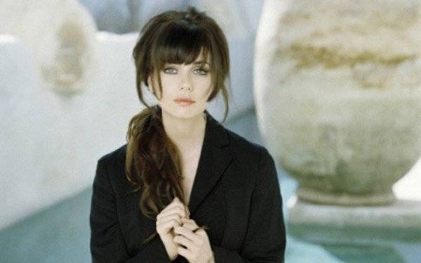 Mia_Kirshner_5c97b7687298b89e8f15d07e3eb23522.jpg