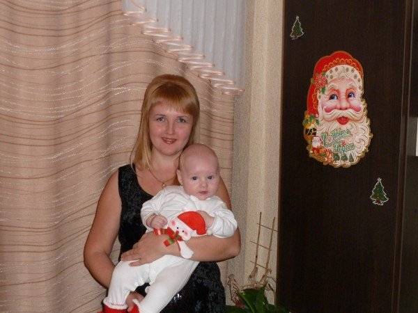 возле елочки.JPG