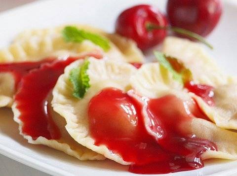 Вареники с творогом и вишней